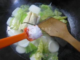 Cabbage Noodle Soup with Rice Cake recipe