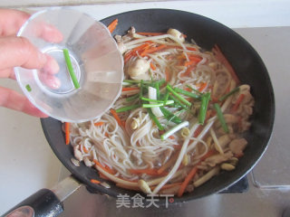 Stir-fried Rice Noodles with Shredded Pork recipe