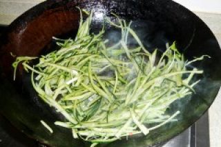 Stir-fried Melon Peel with Green Pepper recipe