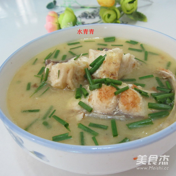 Boiled Fish with Green Onion and Perfume recipe