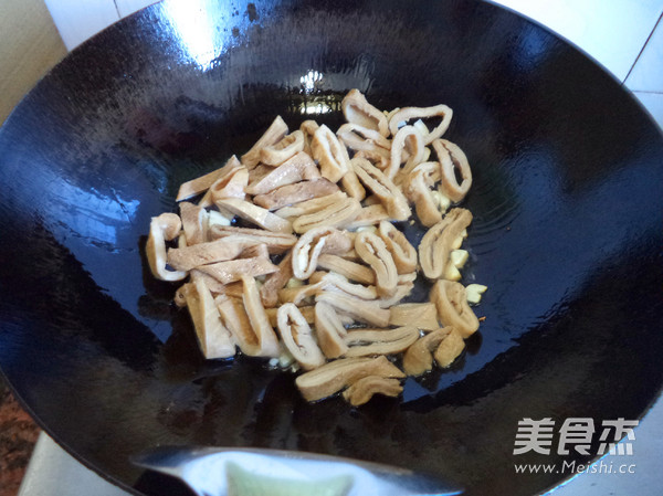 Stir-fried Beef Intestines with Asparagus recipe