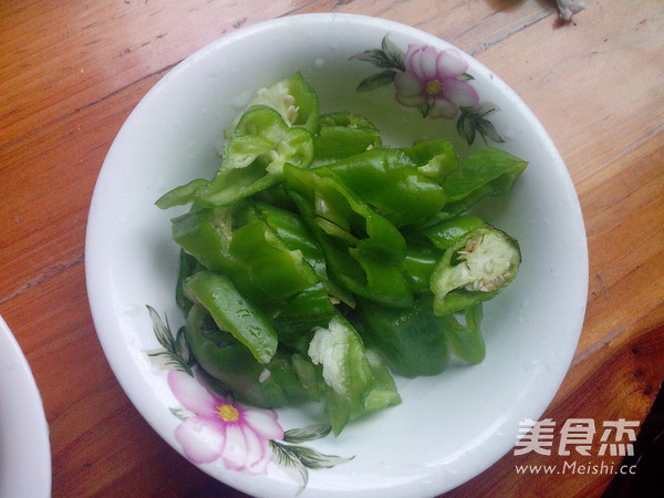 Stir-fried Straw Mushrooms with Green Peppers recipe