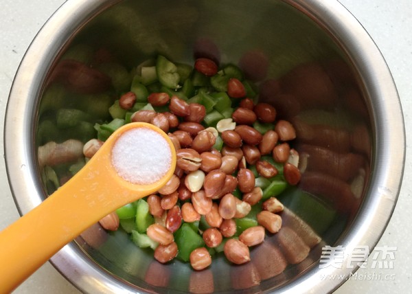 Green Peppers Mixed with Peanuts recipe