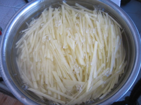 Stir-fried Shredded Potatoes with Shredded Pork and Shrimp Skin recipe