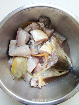 Banquet Dishes-salt and Pepper Large Yellow Croaker recipe