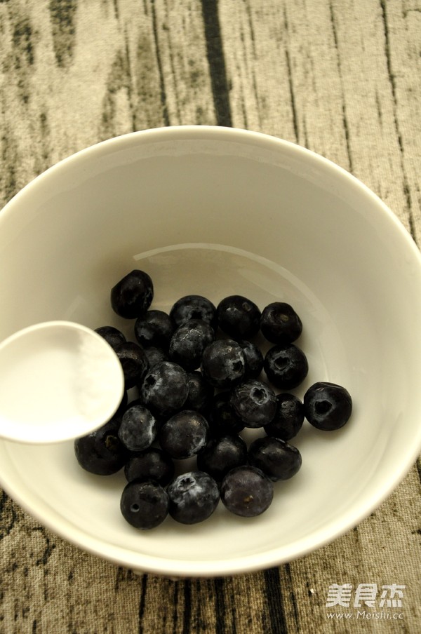 Blueberry Ice Drink Cocktail recipe