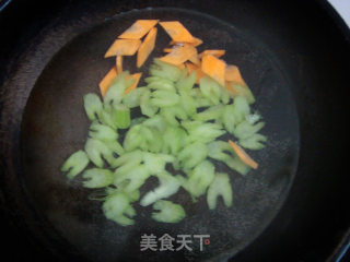 Slimming Food: Stir-fried Cashew Nuts with Celery and Lily recipe