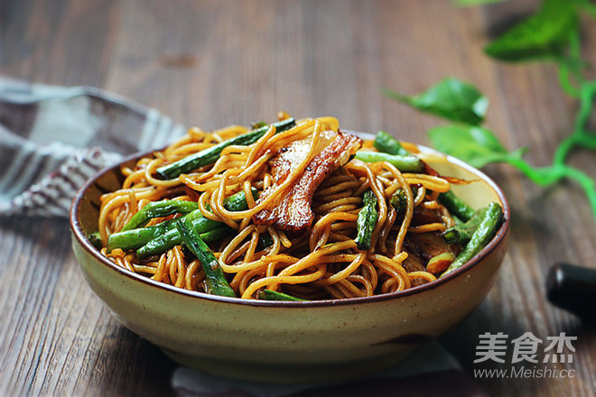 Fried Noodles with Cowpeas and Braised Pork recipe