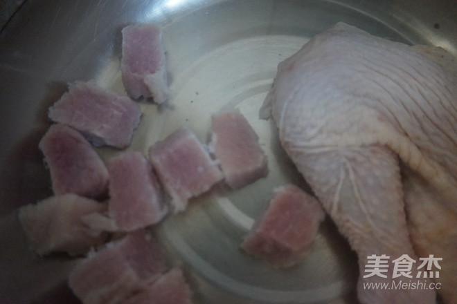 Qingming Matsutake Tender Chicken and Lean Meat Soup recipe