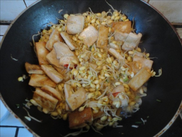 Stir-fried Tofu with Soybean Sprouts recipe