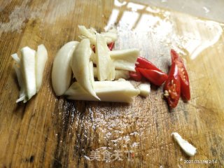 Spicy Stir-fried Water Spinach recipe