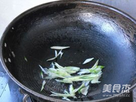 Hot Noodle Soup with Shredded Cabbage recipe