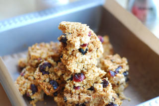 Vanilla Dried Fruit Oatmeal Cake recipe