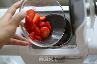 Lady in Pink Strawberry Rice Porridge recipe