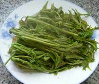 Lamb's Tail Bamboo Shoots Mixed with Chrysanthemum Buds recipe