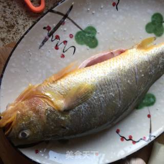 【zhejiang】steamed Yellow Croaker (steaming Every Day) recipe