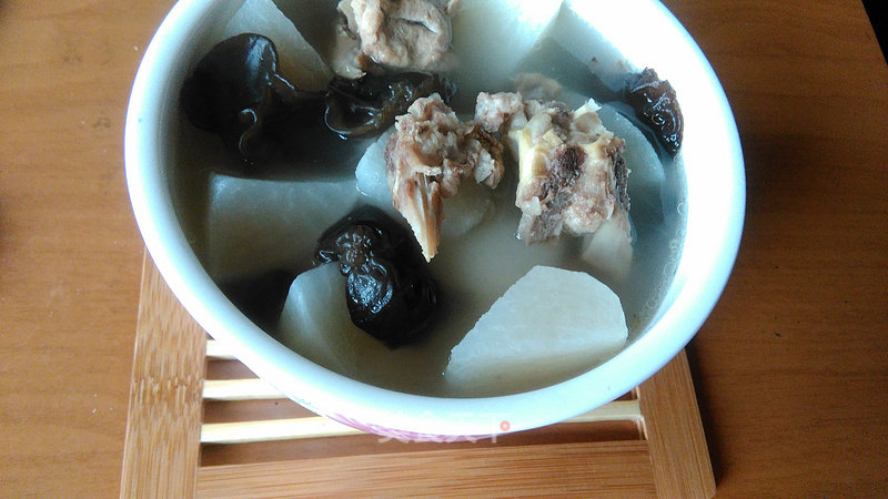 Spare Ribs and White Radish Soup for Health
