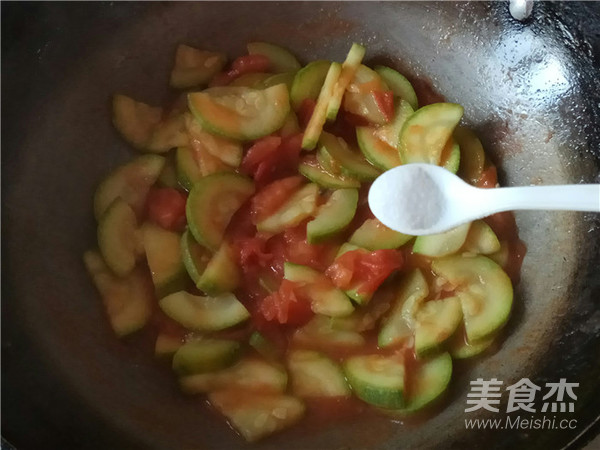 Stir-fried Zucchini with Tomatoes recipe