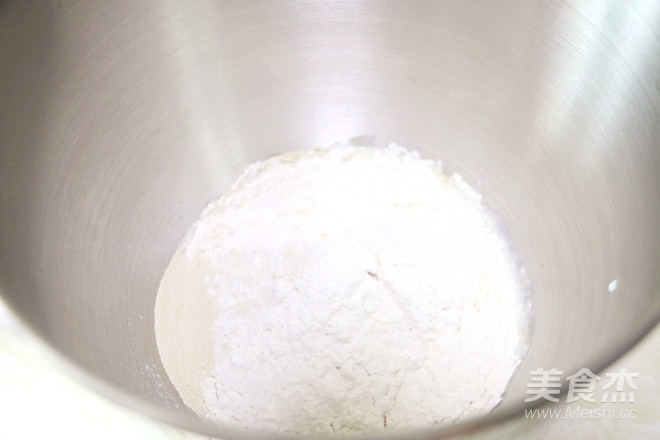 Cranberry Milk Steak Bun recipe