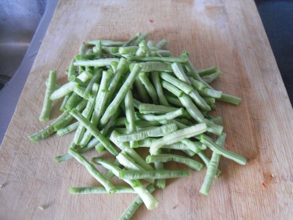 Braised Cowpeas with Olive Vegetables recipe