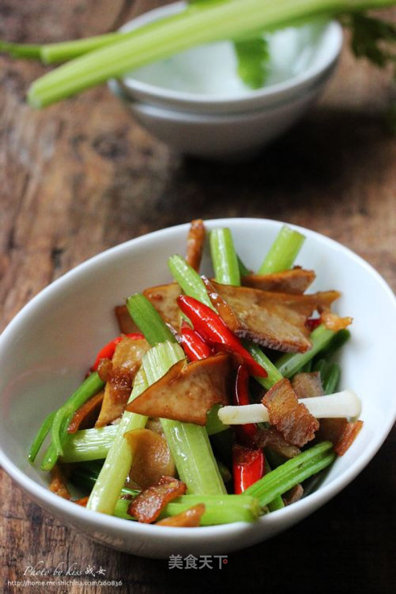 Salty, Fragrant, Crispy and Soft---fry Parsley and Fragrant Dry recipe