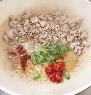 Stir-fried Capers with Minced Pork Vermicelli recipe