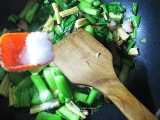 Stir-fried Cabbage Cores with Soy Pork and Yuba recipe
