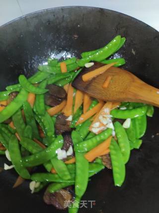 Fried Sausage with Snow Pea recipe