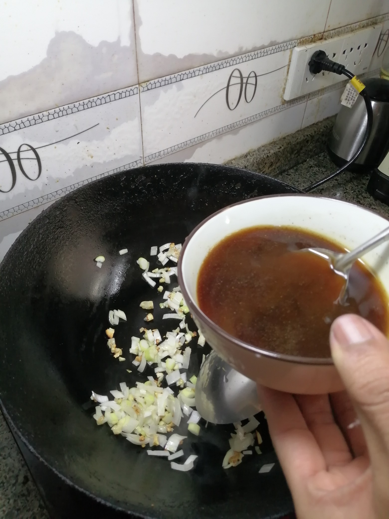 Stir-fried Liangpi with Black Pepper Twist recipe