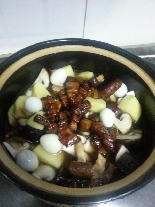 Braised Pork and Quail Eggs with Mushrooms recipe