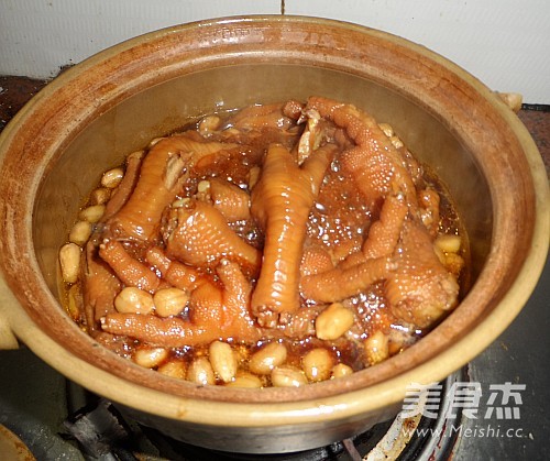 Peanut Pot Chicken Feet recipe