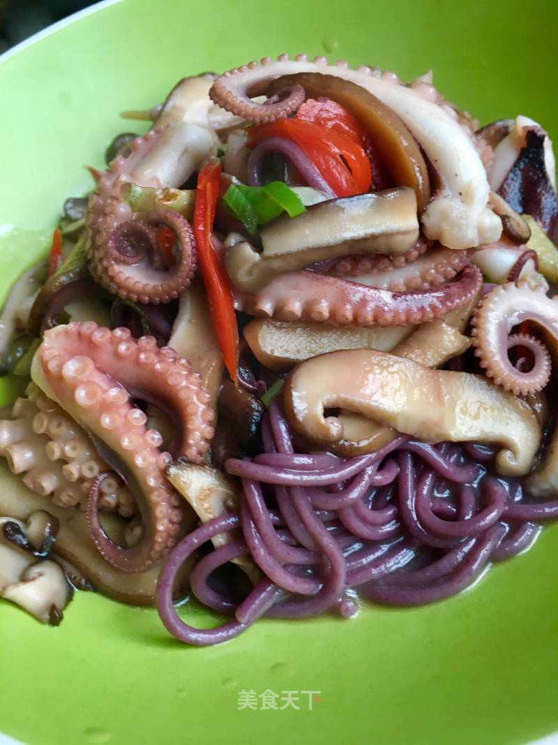 Fried Noodles with Octopus and Mushrooms recipe