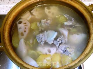 Cantonese Soup: Lotus Root and Apple 🍎 Pork Ribs Soup recipe