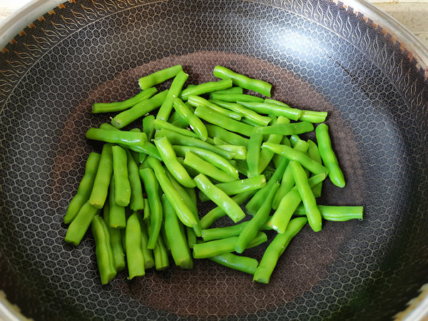 Different Dried and Stir-fried Green Beans recipe