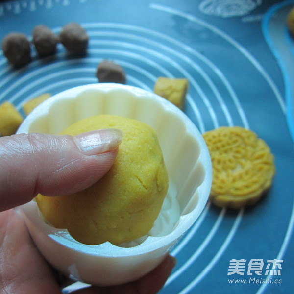 Bean Paste Mooncake recipe