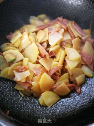 Fried Potato Chips with Bell Pepper recipe