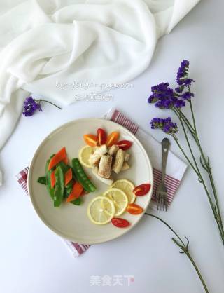 Pan-fried Lemon Cod with Vegetable and Fruit Salad recipe