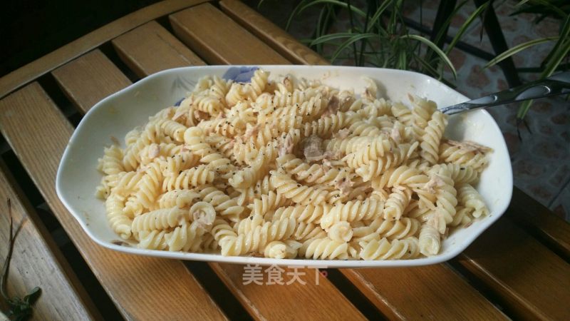 Tuna and Black Pepper Spiral Noodles recipe