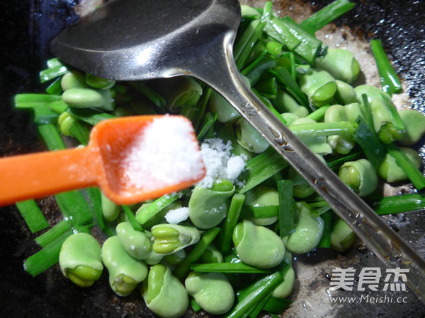 Stir-fried Broad Beans with Leek recipe