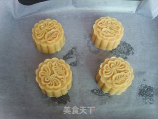 Cantonese Sands Custard Mooncakes recipe