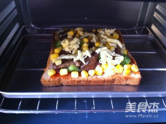 Pork Chop Corn Toast Pizza recipe