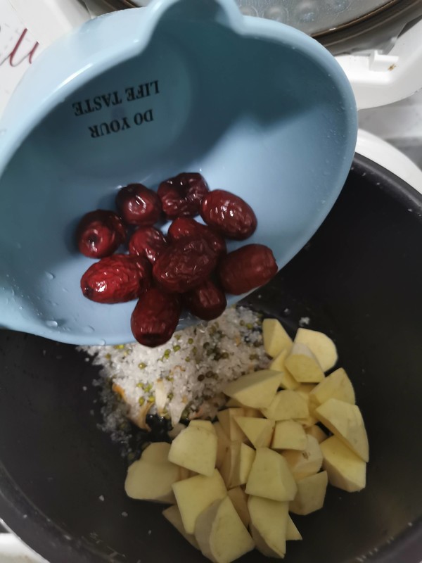 Mung Bean, Lily and Red Date Congee recipe