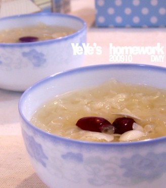 Lily and Tremella Sweet Soup recipe