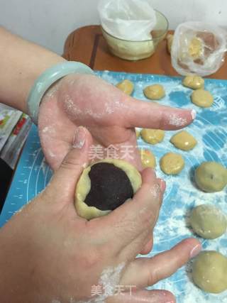 Cantonese-style Moon Cake with Red Bean and Egg Yolk Filling recipe