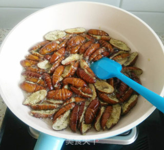 [fragrant and Crispy Mouth] Dry Stir-fried Silkworm Pupa recipe