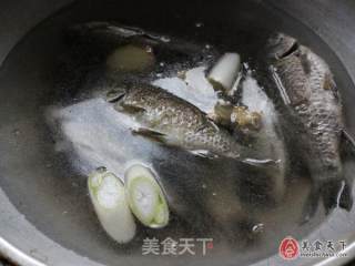 Milky White Thick Crucian Carp Soup recipe