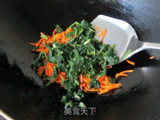 Dandelion Mixed with Carrot Shreds recipe