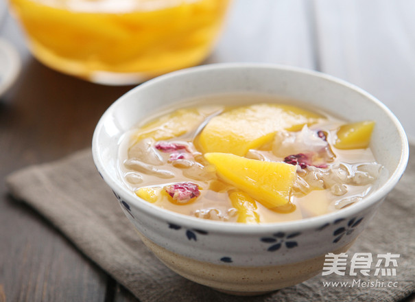 Rose Yellow Peach Snow Ear Soup recipe