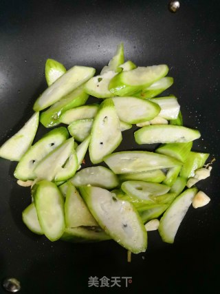 Loofah Stir-fried Tofu recipe