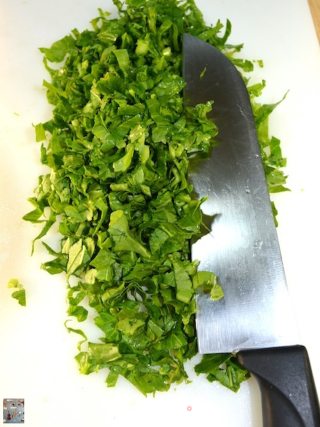 Griddle with Minced Pork and White Radish Leaves recipe